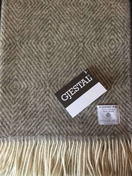 Gjestal norsk uldplaid i 100% ren ny uld - diamantmønster -