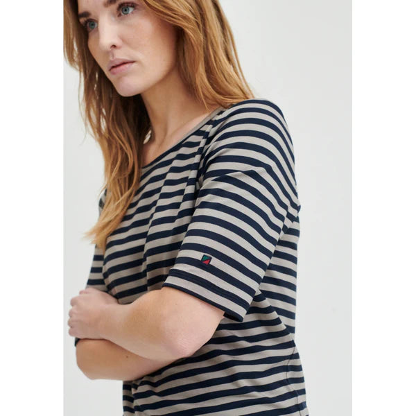 Redgreen Woman Hedy T-shirt Dame – Sand Stripe | Slim fit T-shirt i modal